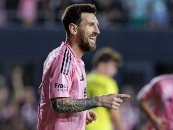 Lionel Messi celebra uno de sus dos goles ante el Nashville en la MLS en el Chase Stadium en Fort Lauderdale, Florida. EFE/EPA/CRISTOBAL HERRERA-ULASHKEVICH Inter Miami