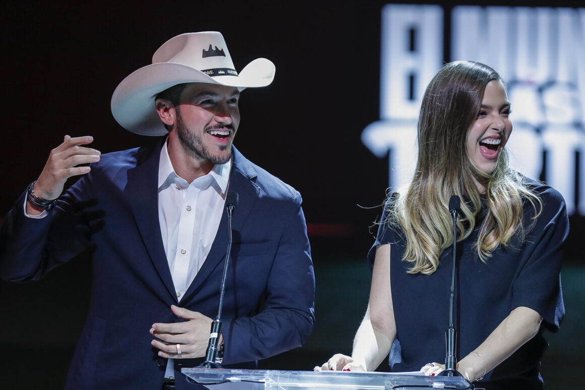 Samuel García, gobernador de Nuevo León, y su esposa Mariana Rodríguez Cantú