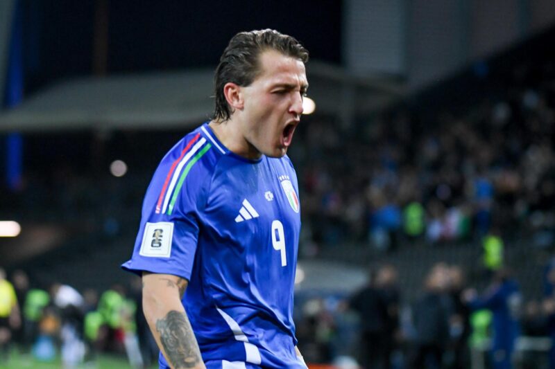 El jugador de Italia Mateo Retegui celebra su gol durante el partido de clasificación para el Mundial 2026 que han jugado Italia e Israel en el Stadio Friuli en Udine, Italia. EFE/EPA/Ettore Griffoni