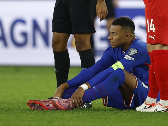 El futbolista francés Kylian Mbappé sentado en el suelo durante el partido de clasificación para la Copa Mundial de la FIFA 2026 del grupo D entre Francia y Azerbaiyán en París, Francia. EFE/EPA/YOAN VALAT
 
//////////