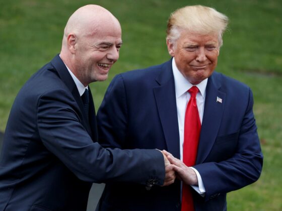 Foto de archivo del presidente de la FIFA, Gianni Infantino, junto al presidente Donald J. Trump. EFE/EPA/SHAWN THEW