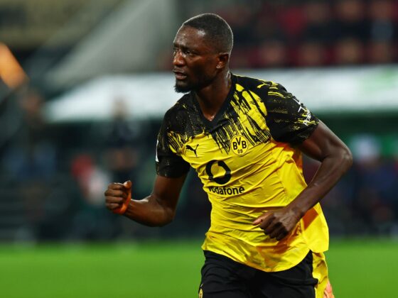 Augsburgo vs Borussia Dortmund 0-1: Resultado, resumen y estadísticas Serhou Guirassy, del Borussia Dortmund, celebra su gol en el partido de la Bundesliga disputado este viernes entre su equipo y el Augsburgo. EFE/ ANNA SZILAGYI