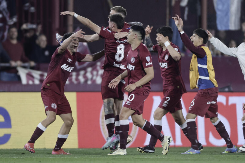 Lanús jugará la final de la Sudamericana ante Atlético Mineiro Jugadores de Lanús celebran el paso a la final de la Copa Sudamericana al vencer a la U de Chile en el estadio Ciudad de Lanús - Néstor Díaz Pérez. EFE/Juan Ignacio Roncoroni