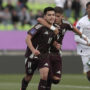 Gilberto Mora (i), la figura de la selección de México en el Mundial Sub-20 de Chile. EFE/Adriana Thomasa