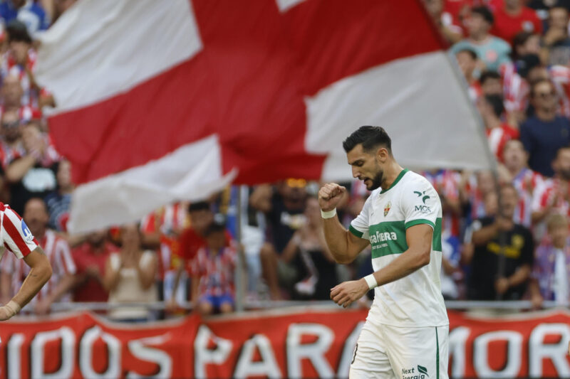 Rafa Mir, delantero que esta temporada juega en el Elche cedido por el Sevilla. EFE/ Mariscal