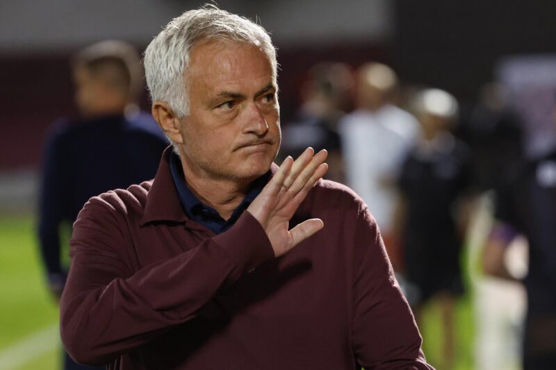 Mourinho desata polémica otra vez: entérate de qué se trata El entrenador del Benfica, Jose Mourinho, durante el partido de Copa de Portugal disputado este viernes entre su equipo y el Desportivo de Chaves. EFE/ PEDRO SARMENTO COSTA