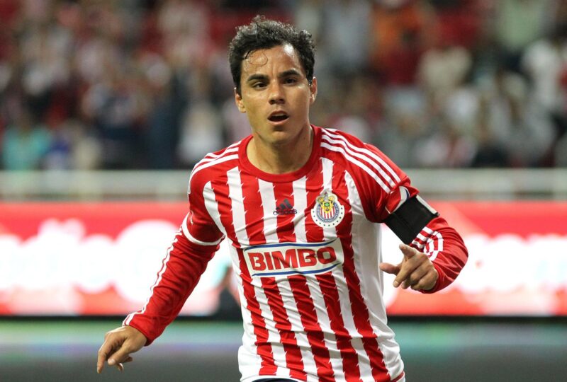 Fotografía de archivo del exjugador de Chivas Omar Bravo festejando una anotación en el estadio Omnilife de la Ciudad de Guadalajara (México). EFE/Ulises Ruiz Basurto