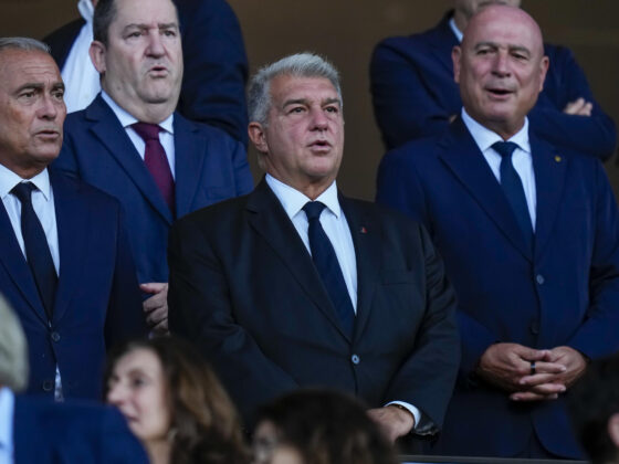 .-El presidente del Barcelona Joan Laporta, durante el partido de la jornada 3 de la Liga de Campeones entre el Barcelona y el Olimpiacos, en el Estadi Olímpic Lluís Companys.-EFE/ Siu Wu