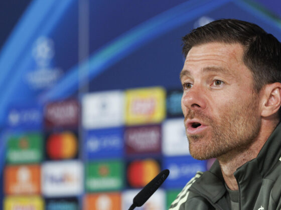 El entrenador del Real Madrid Xabi Alonso en rueda de prensa tras el entrenamiento del equipo en la Ciudad Deportiva de Valdebebas previo su partido de Liga de Campeones contra el Juventus. EFE/Sergio Pérez