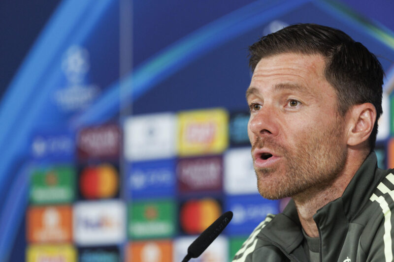 El entrenador del Real Madrid Xabi Alonso en rueda de prensa tras el entrenamiento del equipo en la Ciudad Deportiva de Valdebebas previo su partido de Liga de Campeones contra el Juventus. EFE/Sergio Pérez