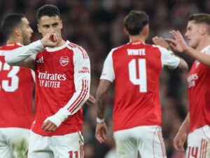 El jugador del Arsenal Gabriel Martinelli (C) celebra su gol durante el partido de la segunda jornada de la UEFA Champions League que han jugado Arsenal y Olympiacos en Londres, Reino Unido. EFE/EPA/NEIL HALL