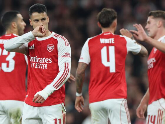 El jugador del Arsenal Gabriel Martinelli (C) celebra su gol durante el partido de la segunda jornada de la UEFA Champions League que han jugado Arsenal y Olympiacos en Londres, Reino Unido. EFE/EPA/NEIL HALL