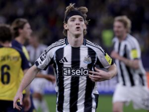 El jugador del Newscastle Anthony Gordon logra 0-2 durante el partido de la segunda jornada de la UEFA Champions League leagueque han jugadoUnion SG y Newcastle United en Bruselas, Bélgica. EFE/EPA/OLIVIER MATTHYS