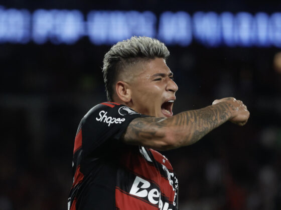 Copa Libertadores Semifinal: Racing vs Flamengo y los mejores picks El  colombiano Jorge Carrascal celebra el gol que ha permitido a Flamengo ganar este miércoles el partido de ida de las semifinales de la Copa Libertadores por 1-0 a Racing Club en el estadio Maracaná de Río de Janeiro. EFE/ Antonio Lacerda