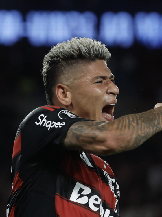 Copa Libertadores Semifinal: Racing vs Flamengo y los mejores picks El  colombiano Jorge Carrascal celebra el gol que ha permitido a Flamengo ganar este miércoles el partido de ida de las semifinales de la Copa Libertadores por 1-0 a Racing Club en el estadio Maracaná de Río de Janeiro. EFE/ Antonio Lacerda