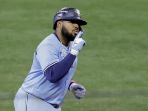 Vladimir Guerrero en la Serie Mundial: "El trabajo no está terminado" El dominicano Vladimir Guerrero Jr., figura de los Azulejos. EFE/EPA/JOHN G. MABANGLO
