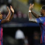 El delantero del Barcelona Marcus Rashford (d) celebra con Lamine Yamal tras marcar un gol durante el partido de la tercera jornada de la Liga de Campeones contra Olympiacos. EFE/ Siu Wu