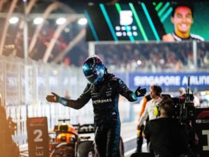Russell gana en Singapur, McLaren se corona campeón de constructores