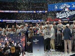 TORONTO (Canada), 02/11/2025.- The Los Angeles Dodgers celebrate on stage after the Dodgers defeated the Toronto Blue Jays in MLB World Series game seven in Toronto, Canada, 01 November 2025. EFE/EPA/EDUARDO LIMA