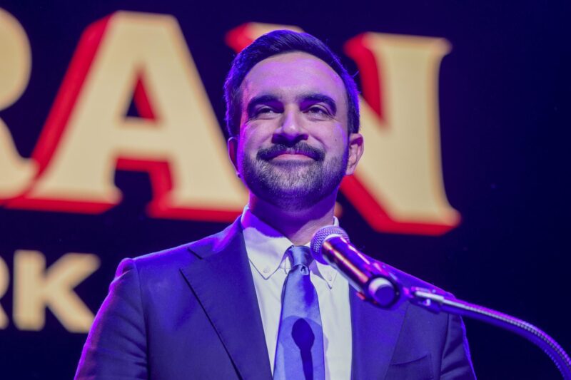 El alcalde electo de la ciudad de Nueva York, Zohran Mamdani, fue captado el pasado 5 de noviembre, durante la proclamación de su triunfo en las elecciones locales, en el distrito de Brooklyn, en Nueva York (NY, EE.UU.) EFE/Sarah Yenesel