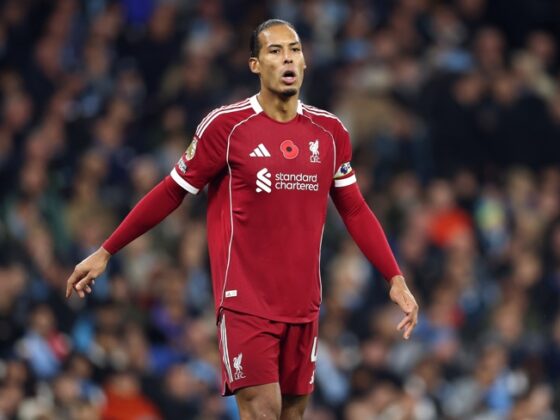 Van Dijk le da a victoria al Liverpool en el Derby al último minuto