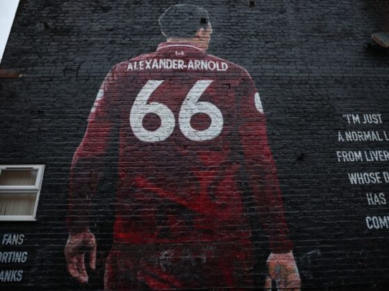 Vandalizan mural de Trent Alexander-Arnold en Anfield "adiós el rata"