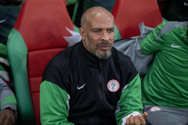 RABAT (Morocco), 13/11/2025.- Eric Sekou Chelle head coach of Nigeria looks on before the 2026 FIFA World Cup CAF qualifiers play-off semifinal soccer match between Nigeria and Gabon in Rabat, Morocco, 13 November 2025. (Mundial de Fútbol, Marruecos) EFE/EPA/JALAL MORCHIDI