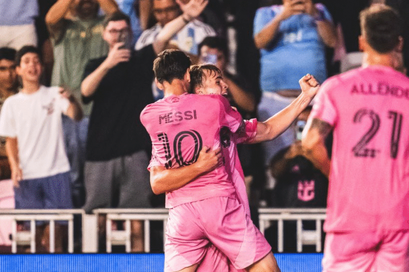 Lionel Messi celebrando junto a Mateo Silvetti. / X: @InterMiamiCF