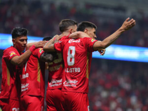 Jugadores del Toluca celebrando triunfo ante América. / X: @TolucaFC