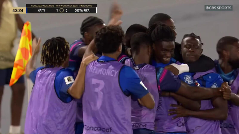 Jugadores de Haití celebrando el gol del triuno ante Costa Rica. Captura de pantalla.