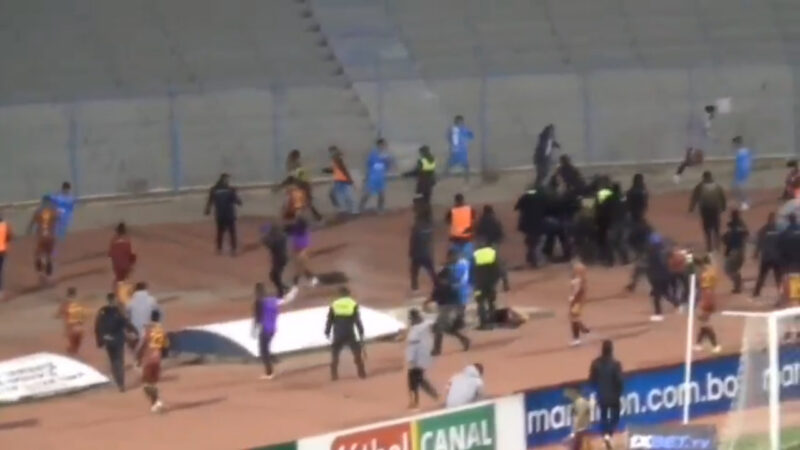 Batalla campal en la liga de Bolivia. Captura de pantalla.