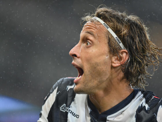 Sergio Canales de Monterrey reacciona este miércoles, en el partido de ida de los cuartos de final de la Liga MX entre Monterrey y América en el estadio BBVA, en Guadalupe (México). EFE/ Miguel Sierra