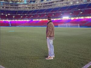 El exjugador del Barcelona Leo Messi, durante su visita el pasado domingo al Spotify Camp Nou, foto que publicó con un mensaje en la red social Instagram. EFE/Instagram Leo Messi -SOLO USO EDITORIAL/SOLO DISPONIBLE PARA ILUSTRAR LA NOTICIA QUE ACOMPAÑA (CRÉDITO OBLIGATORIO)-