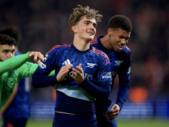 Max Dowman, jugador del Arsenal, en Praga. EFE/EPA/MARTIN DIVISEK