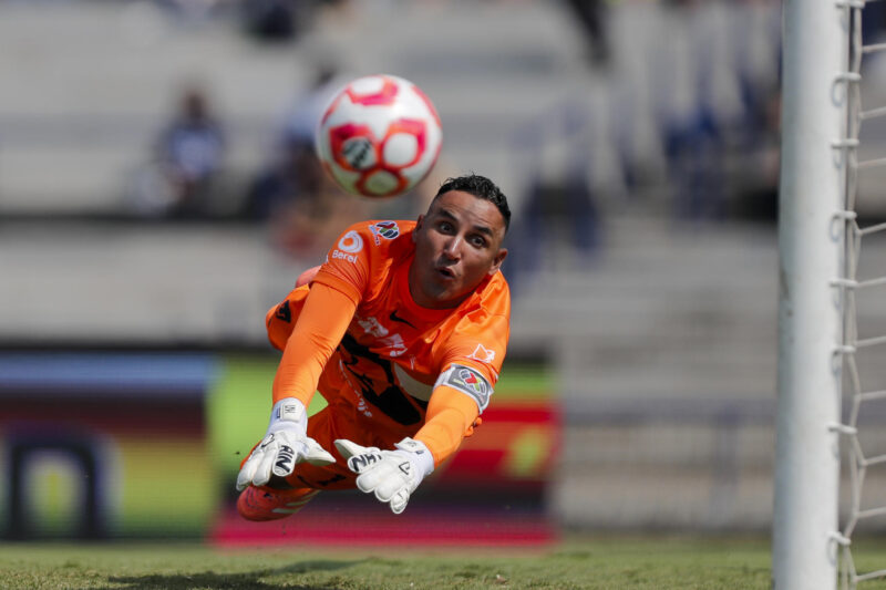 Keylor Navas de Pumas reacciona en un partido de la jornada 16 de la Liga MX entre Pumas y Tijuana en el Estadio Olímpico Universitario, en Ciudad de México (México). Imagen de archivo. EFE/ Isaac Esquivel
