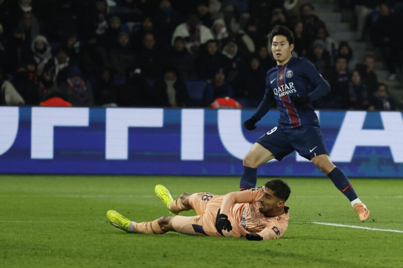 El PSG retiene el liderato de Ligue 1 gracias a Kang, Neves y Barcola El jugador del PSG Lee Kang-In marca el 1-0 durante el partido de la Ligue 1 que han jugado Paris Saint Germain (PSG) y Le Havre, en Parc des Princes de Paris, Francia. EFE/EPA/MOHAMMED BADRA