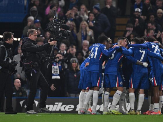 Los jugadores del Chelsea celeban un gol durante el partido de la Premier League que han jugado Chelsea FC y Wolverhampton Wanderers, en Londres, Reino Unido. EFE/EPA/DANIEL HAMBURY