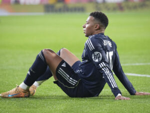 El delantero del Real Madrid Kylian Mbappé durante el partido correspondiente a la jornada 14 de LaLiga entre Girona y Real Madrid celebrado en el estadio Montilivi de Girona. EFE/ David Borrat