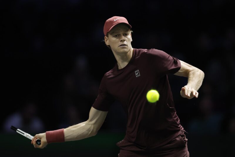 El italiano Jannik Sinner en la semifinal de París ante el alemán Alexander Zverev EFE/EPA/YOAN VALAT