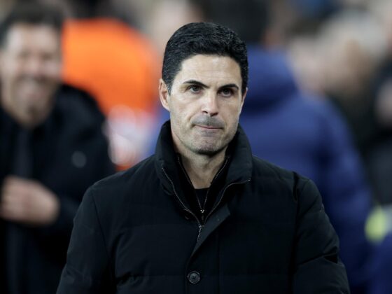 Fotografía de Neil Hall, en la que puede verse en una imagen de archivo del 21 de octubre de 2025 al entrenador del Arsenal, el español Mikel Arteta, durante un partido. EFE