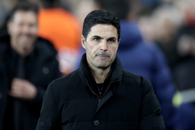 Fotografía de Neil Hall, en la que puede verse en una imagen de archivo del 21 de octubre de 2025 al entrenador del Arsenal, el español Mikel Arteta, durante un partido. EFE