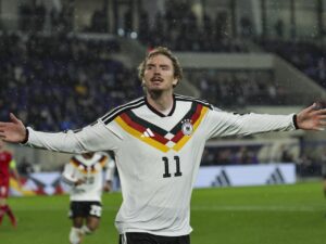 Nick Woltemade de Alemania celebra un gol contra Luxemburgo durante el partido de fase de clasificación para el Mundial de 2026. EFE/EPA/RONALD WITTEK