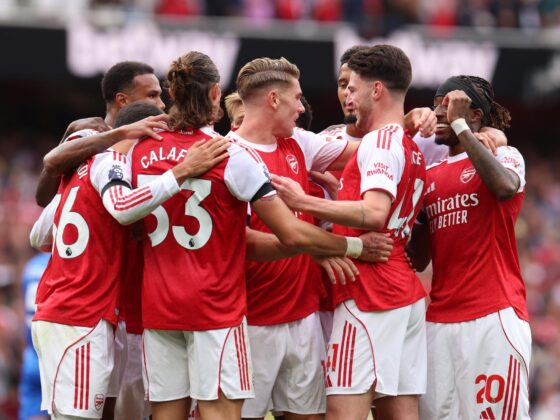 Los jugadores del Arsenal celebran un gol durante el partido de Premier League el pasado 23 de agosto. EFE/EPA/ANDY RAIN