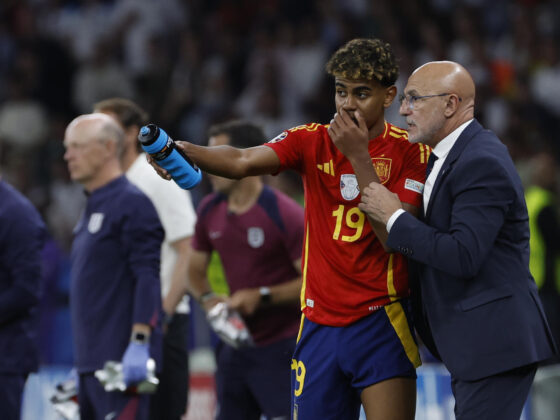 Foto de archivo del seleccionador español, Luis de la Fuente, junto a la Lamine Yamal, en la pasada Eurocopa de Alemania. EFE / J.J.Guillen