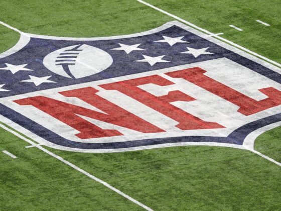 Fotografía de archivo del logo de la NFL. EFE/ANDREW GOMBERT