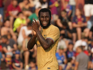 Fotografía de David Borrat, en la que puede verse en una imagen de archivo del 13 de julio de 2022 al centrocampista marfileño Franck Kessié, entonces futbolista del Barcelona. EFE