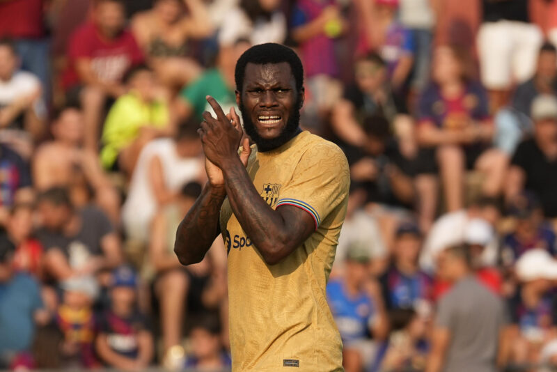 Fotografía de David Borrat, en la que puede verse en una imagen de archivo del 13 de julio de 2022 al centrocampista marfileño Franck Kessié, entonces futbolista del Barcelona. EFE