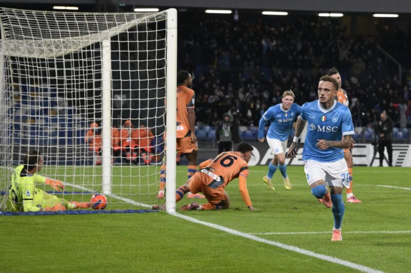 El jugador del Nápoles Noa Lang celebra el 3-0 durante el partido de la Serie A que han jugado SSC Napoli y Atalanta BC en el Diego Armando Maradona Stadiumde Nápoles, Italia. EFE/EPA/CIRO FUSCO FUSCO
