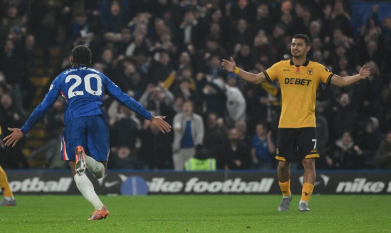 El jugador del Chelsea Joao Pedro (I) celebra el 2-0 tras asistencia de Alejandro Garnacho. EFE/EPA/DANIEL HAMBURY