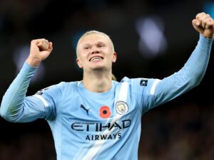 El jugador noruego Erling Haaland celebra un gol durante el partido de la Premier League que han jugado Manchester City y AFC Bournemouth, en Manchester, Reino Unido. EFE/EPA/ADAM VAUGHAN